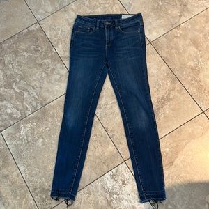 Vince Camuto mid rise skinny jeans